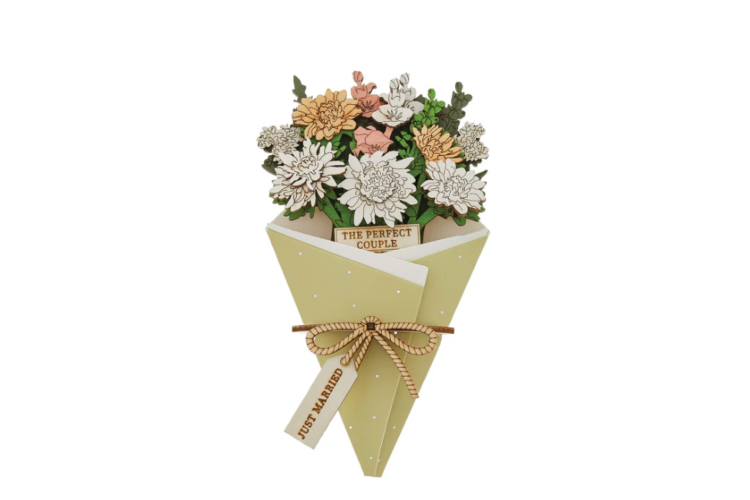 Just Married 3D Flower Figurine Card