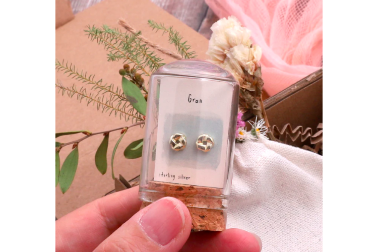 Message in a Bottle Gran Soild Knot Studs