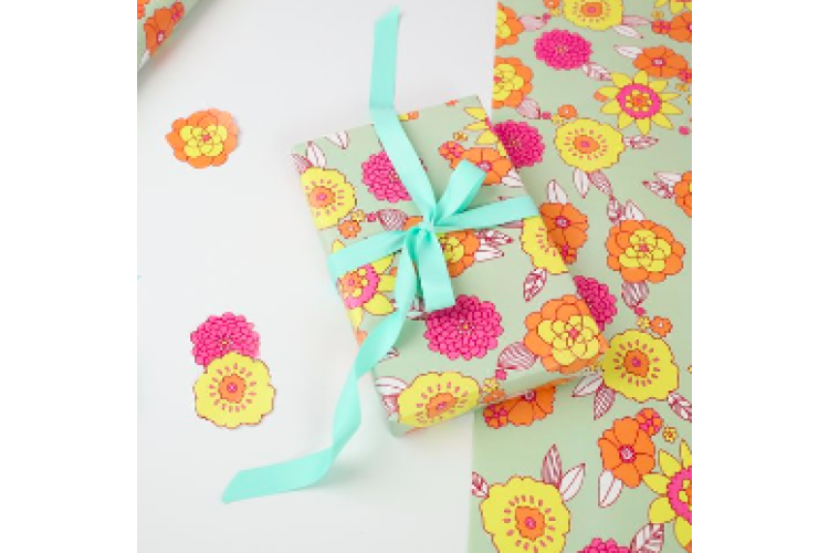 Swinging Floral Gift Warp