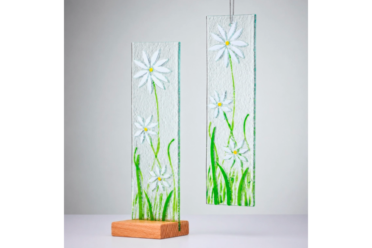 White flower plaque 